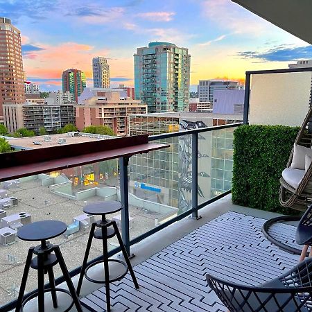 Luxury Dt, 2 Bedroom Deal, Private Balcony, Full Kitchen, Gym - Free Parking YYC Екстериор снимка