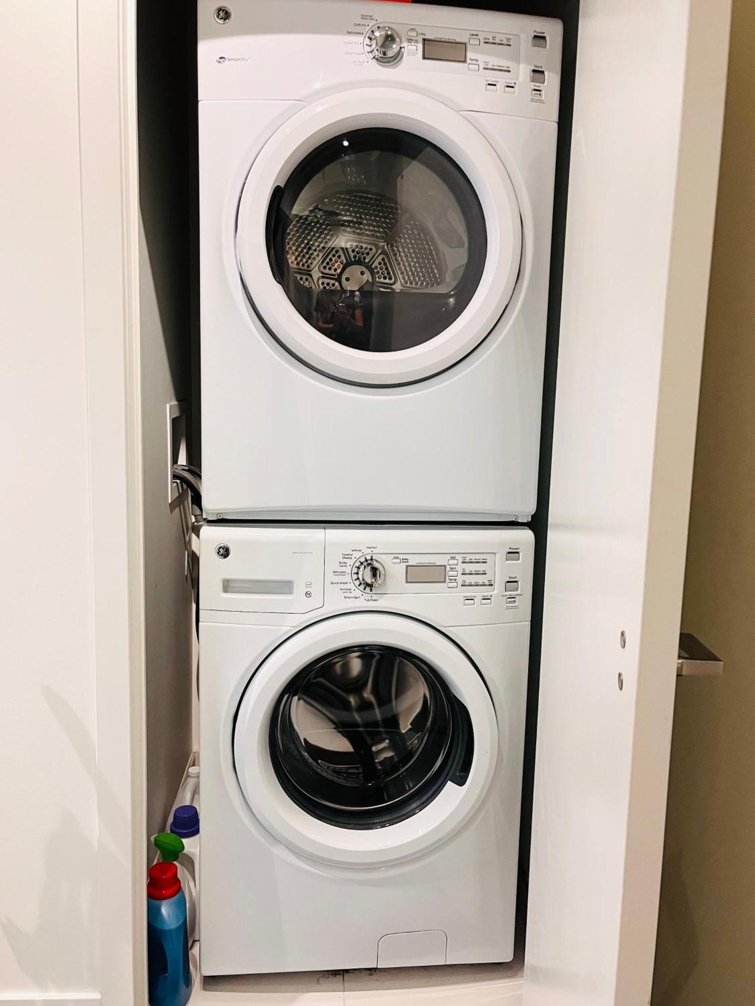 Luxury Dt, 2 Bedroom Deal, Private Balcony, Full Kitchen, Gym - Free Parking YYC Екстериор снимка