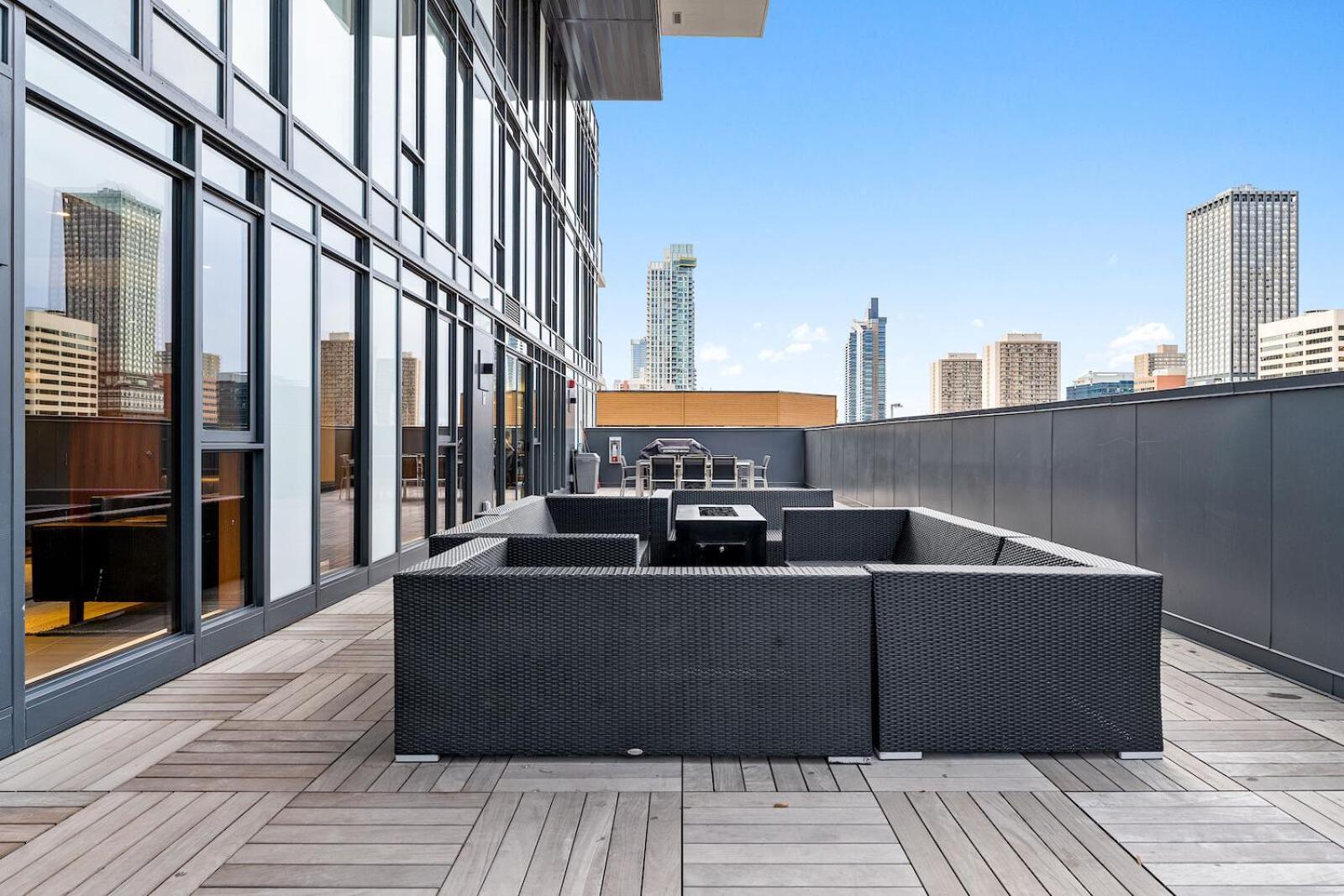 Luxury Dt, 2 Bedroom Deal, Private Balcony, Full Kitchen, Gym - Free Parking YYC Екстериор снимка