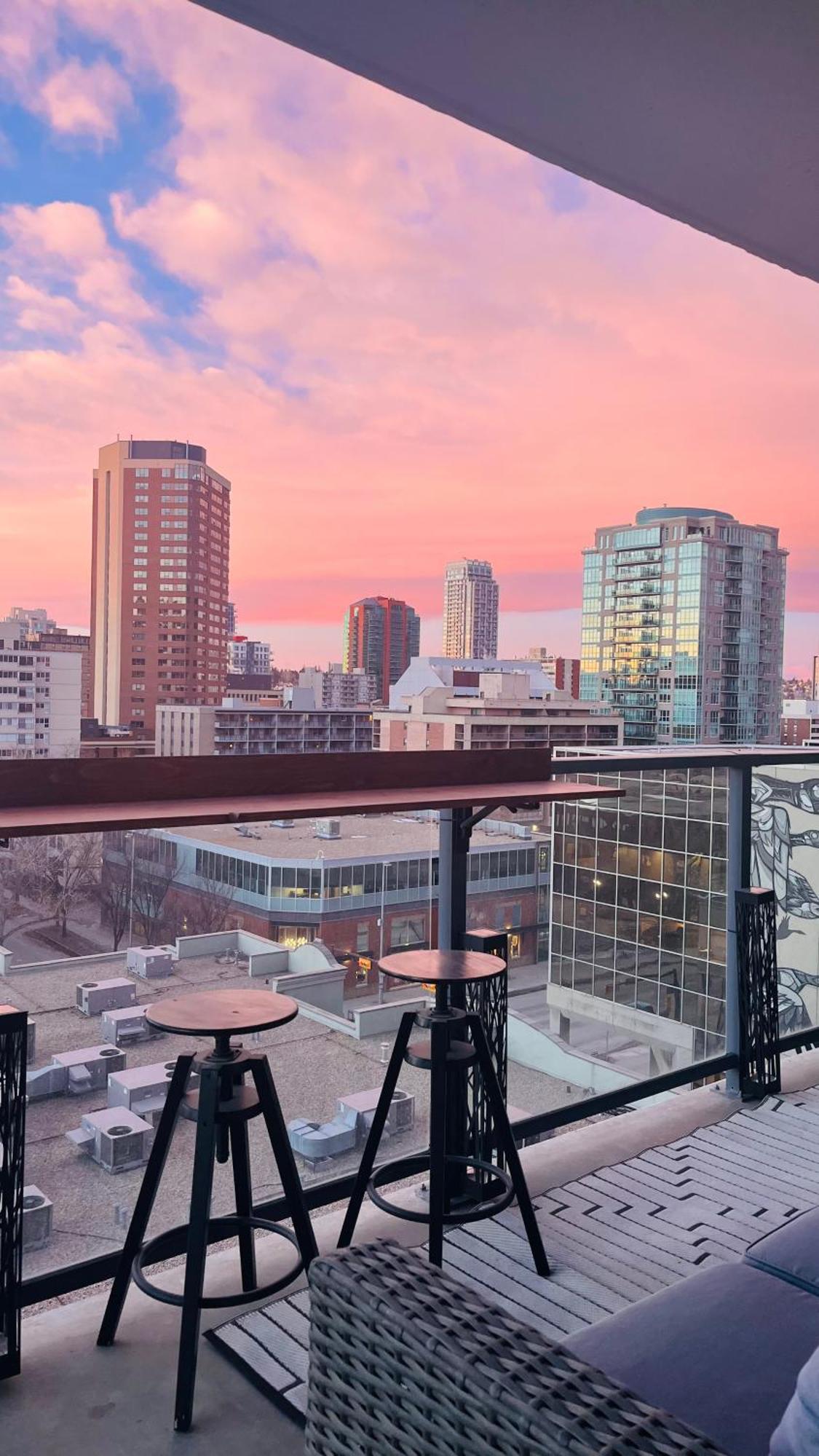 Luxury Dt, 2 Bedroom Deal, Private Balcony, Full Kitchen, Gym - Free Parking YYC Екстериор снимка