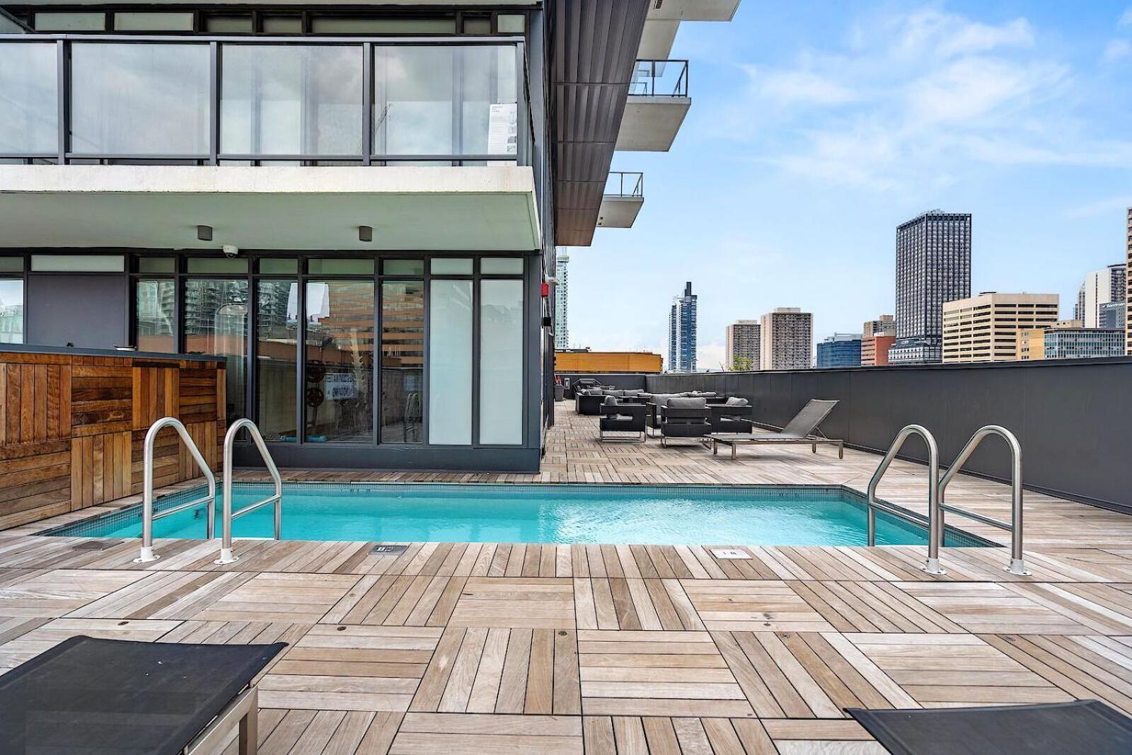 Luxury Dt, 2 Bedroom Deal, Private Balcony, Full Kitchen, Gym - Free Parking YYC Екстериор снимка